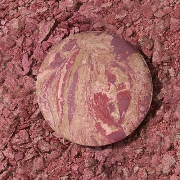 🦋 Laura Geller Baked Blush-N-Brighten Marbleized Blush (In Raspberry) - Picture 5 of 12